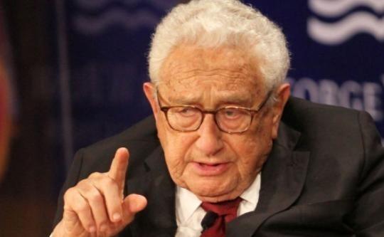 一旦中美开战，美军将全面轰炸中国？100岁的基辛格早就发出过警告：“美国盟友再多