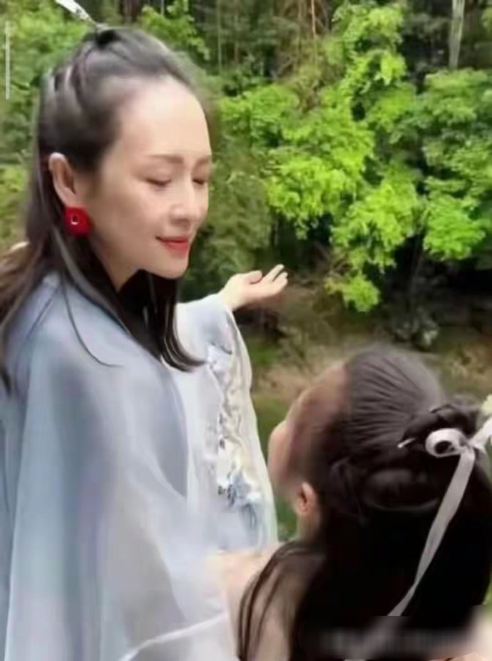 汪峰10岁女儿醒醒三亚过年美照刷屏，气质颜值双绝！基因太优秀了