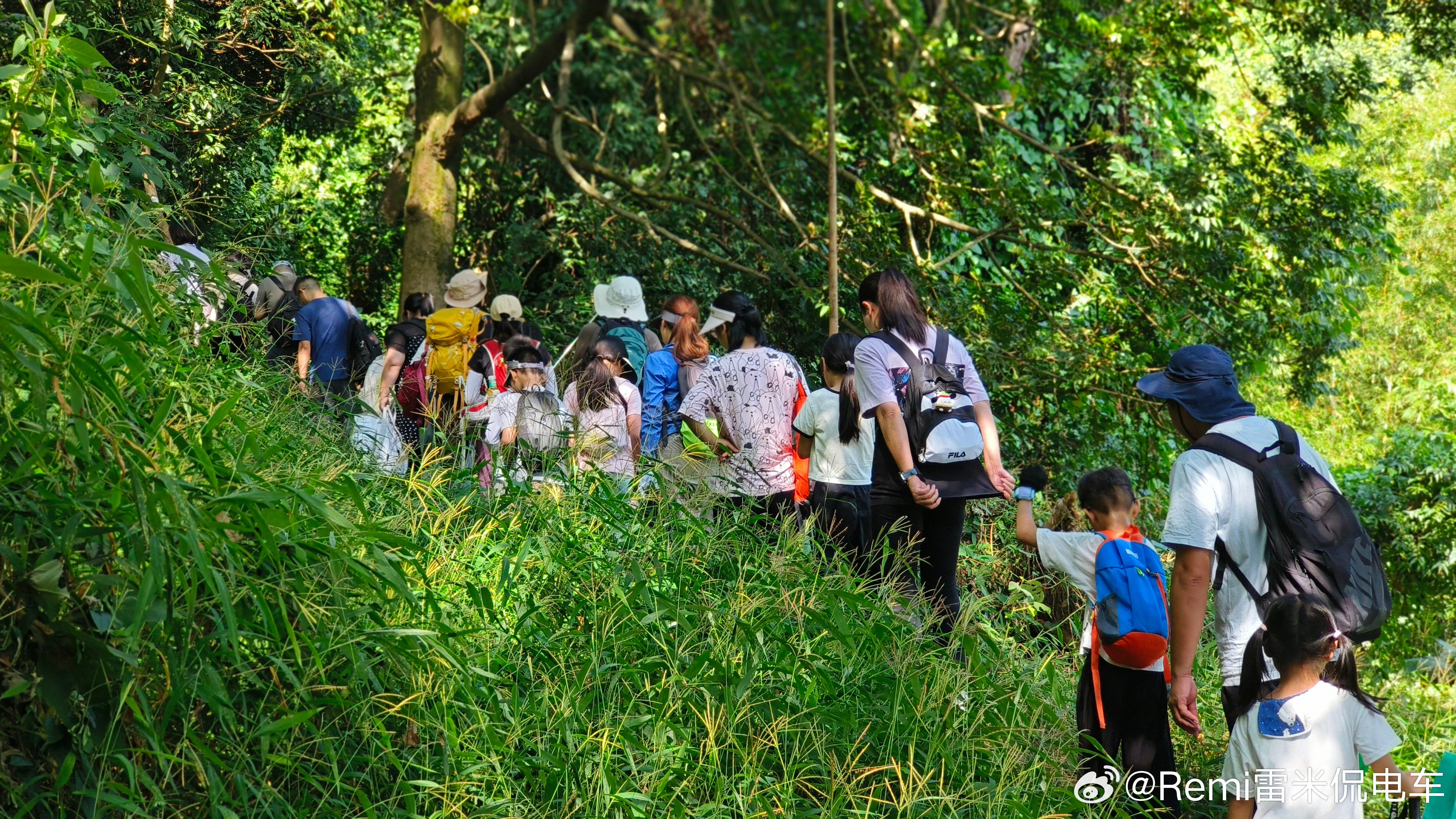 周末带娃徒步旅行，回来的路上顺便换个电，3分钟满电，一点也不耽误时间，其实换电的