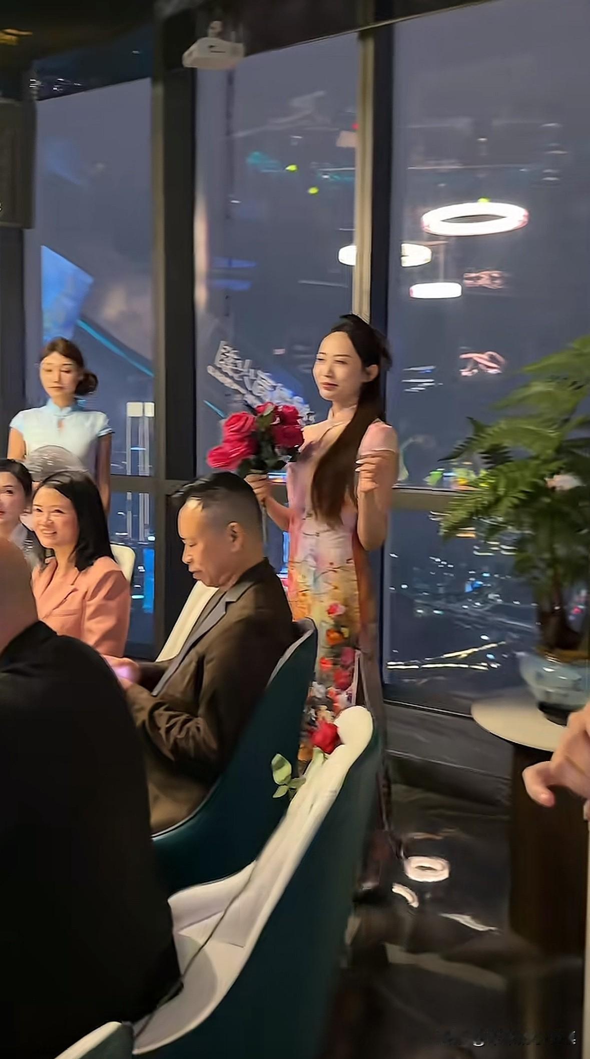 原来大佬聚餐都是这样吃饭的，怪不得男人都爱消费，这确实比在家整天对着黄脸婆强。