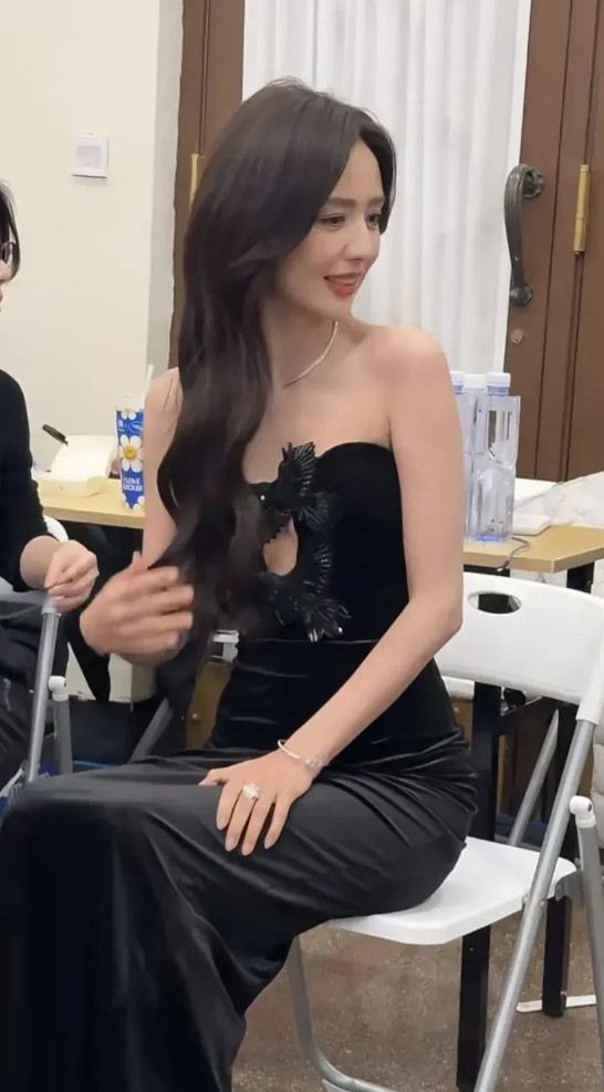 难怪陈思诚那么大的导演，都曾经对她情有独钟。[点赞][点赞][点赞]