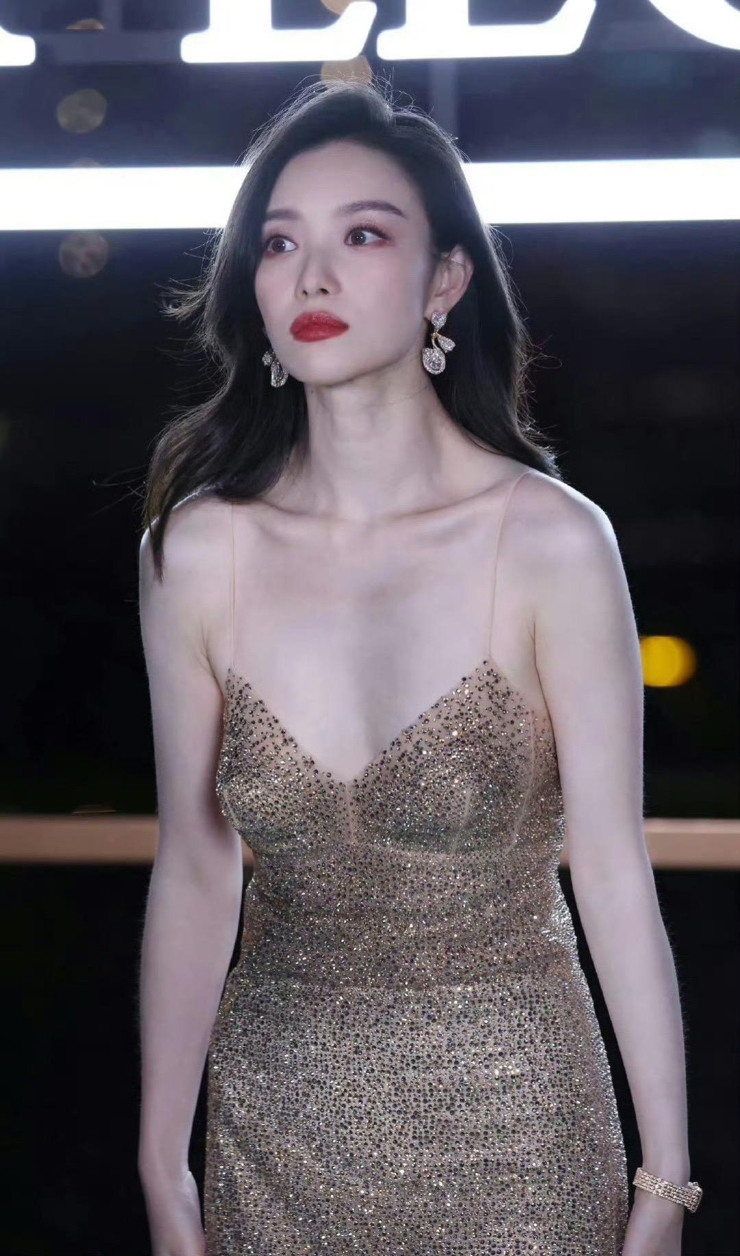 倪妮，好干净的一张脸！倪妮身材你品你细细的品舞蹈性感穿搭我的魅力不止一面