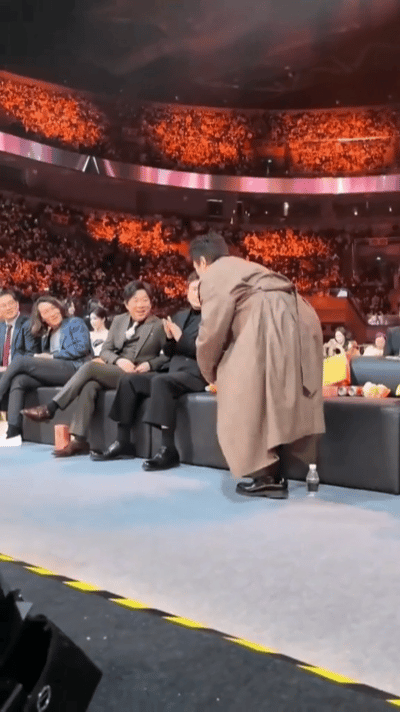 沈腾邓超互怼，成年人友情太好哭！谁能拒绝沈腾和邓超这对活宝的友情啊！微博之