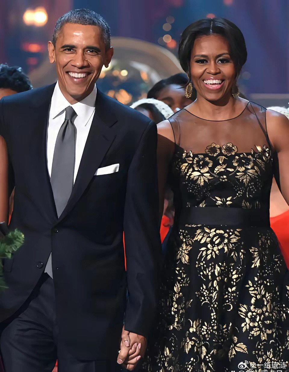 有网友说奥巴马没有出现在爱泼斯坦的萝莉岛上，说明奥巴马是美国难得的正人君子。有没