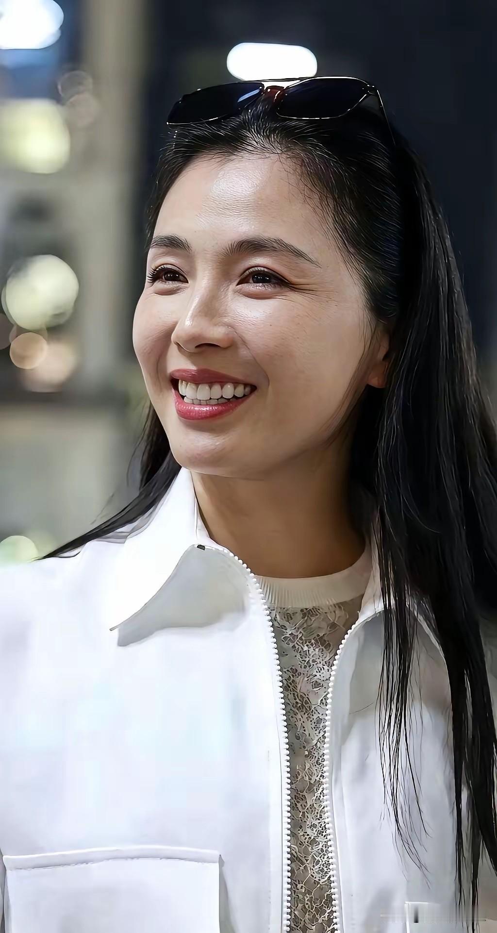 第一次这么近距离接触女神，感觉也是跟一个普通人差不多！