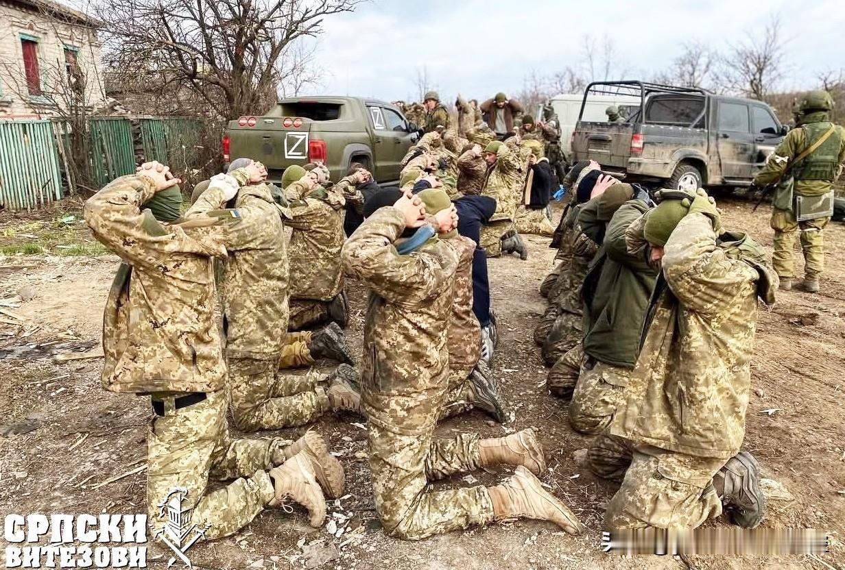 据俄媒12月10日报道，有约1500名乌克兰军人被中部集群部队牢牢封锁于季米特洛