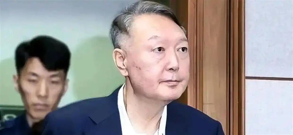 尹锡悦坐牢8个月狂赚550万，日均取款1.4次，比现任总统多赚4.6倍！韩国司法