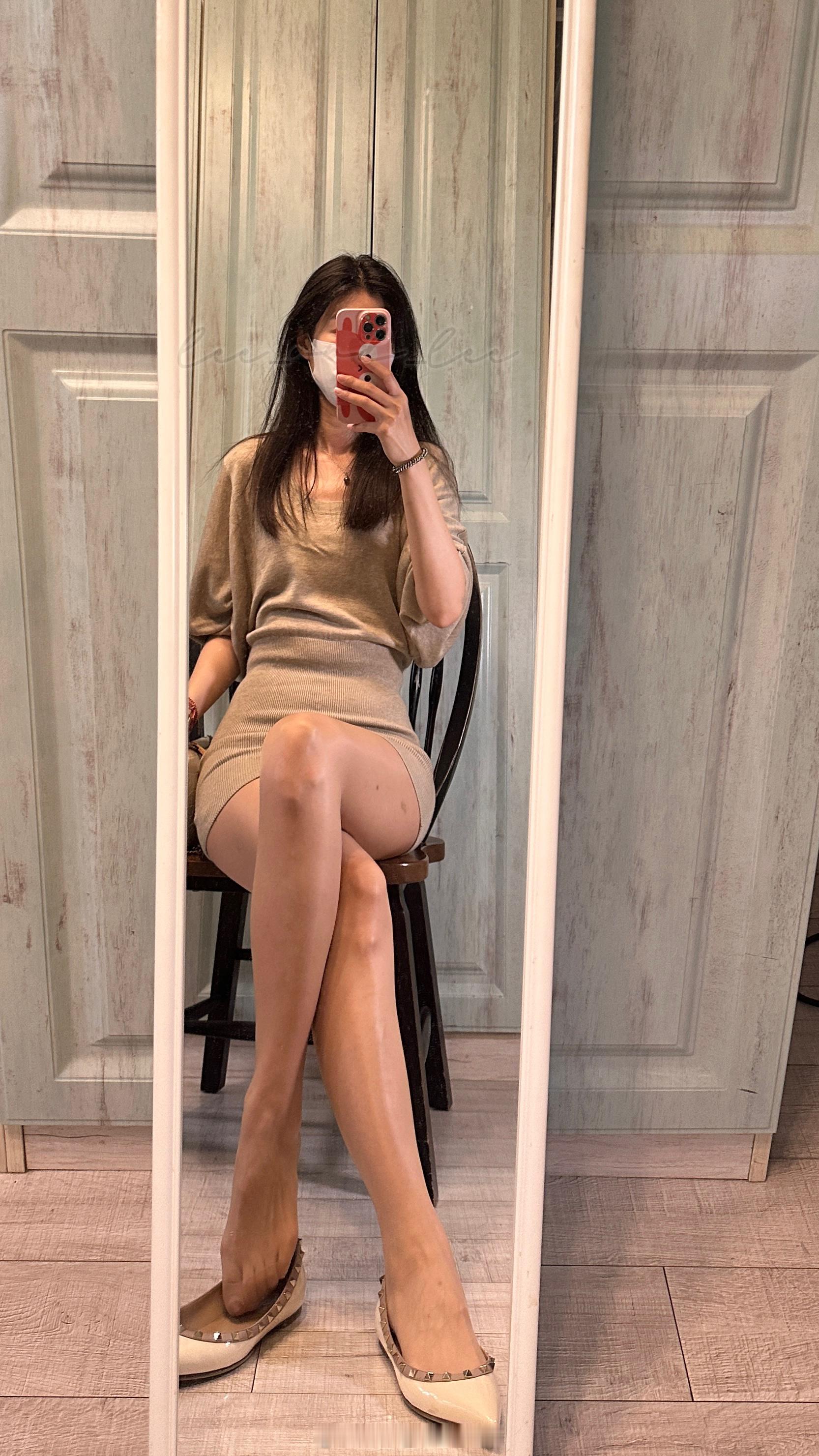 镜子里像纸片人～现实里肉肉[doge]今天穿什么涞觅润丝ootd​​​