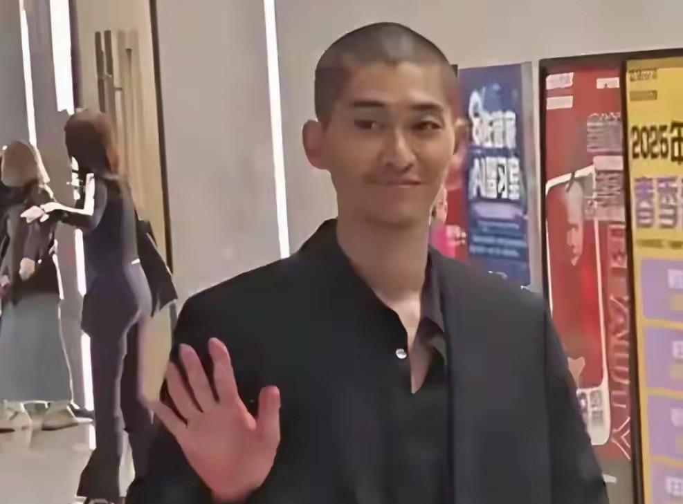 心态成熟了才会这么坦然！不再去计较外外貌变化带来的非议！这就是现在张翰的底气！