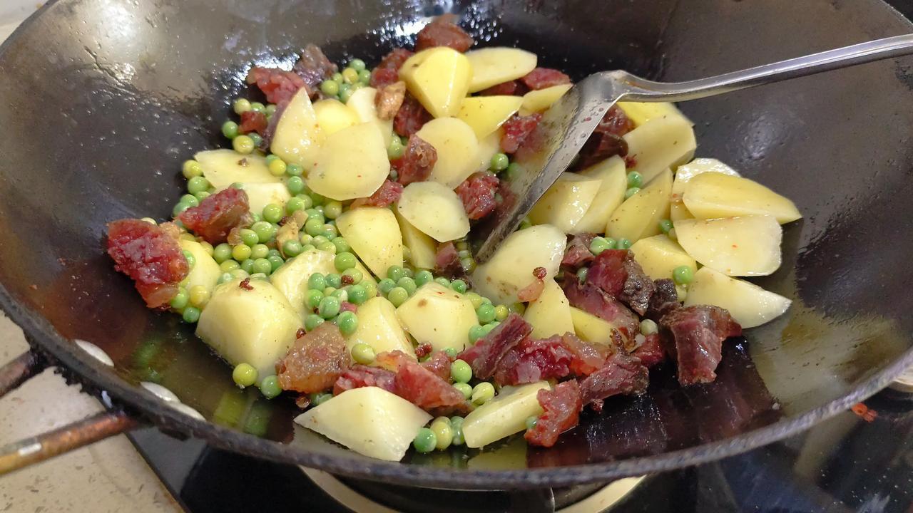 这个季节是吃豌豆新鲜土豆🥔的好时节！