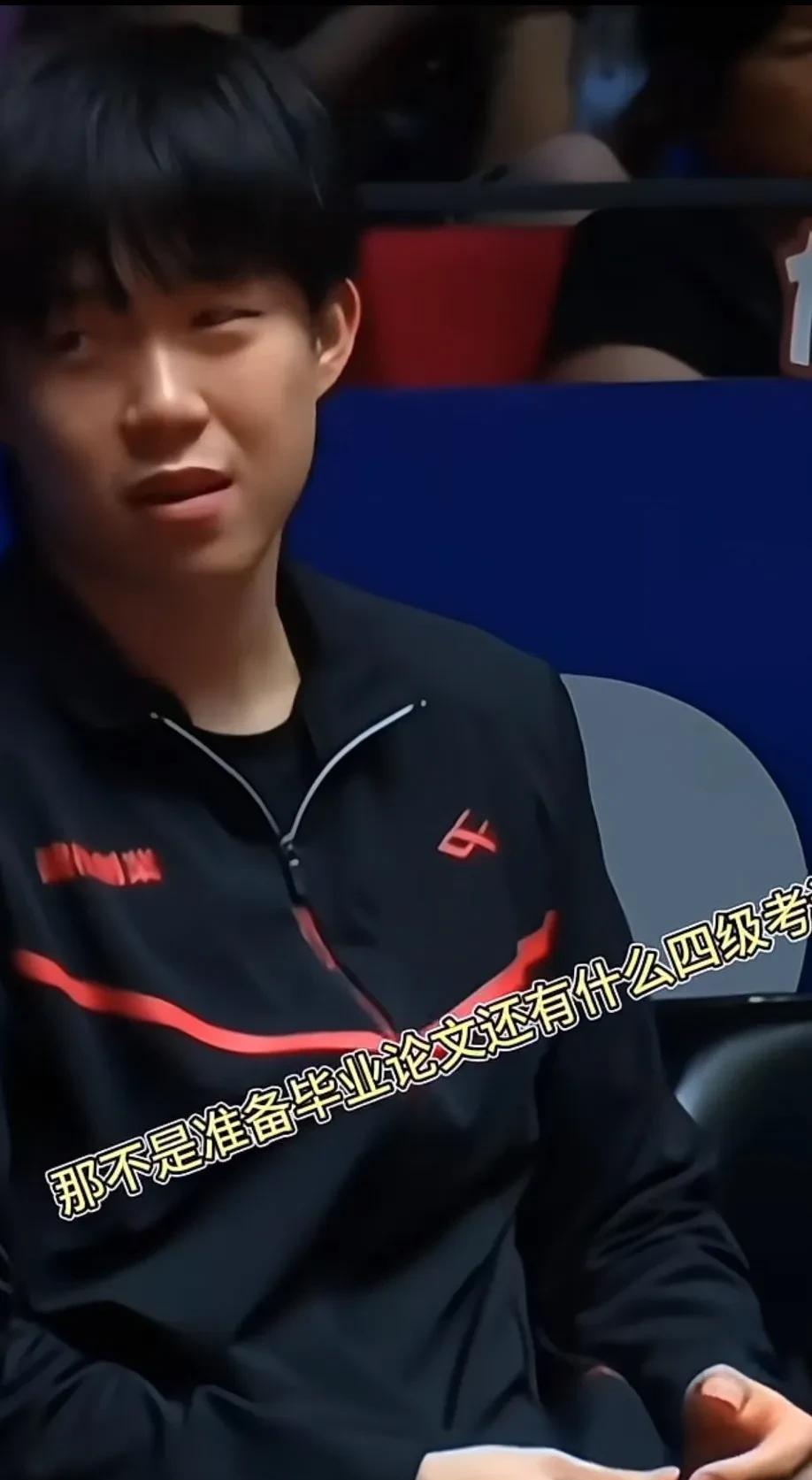 这个翻译的版本是最靠谱的吧！梁甜甜：“晚上一起去啊”头哥:“我不去”梁甜甜