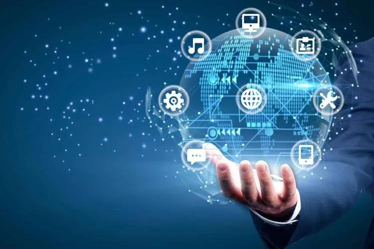 现在不少精明消费者都在跟大数据算法“斗智斗勇”，用各种“暗号”和技巧争取消费主动