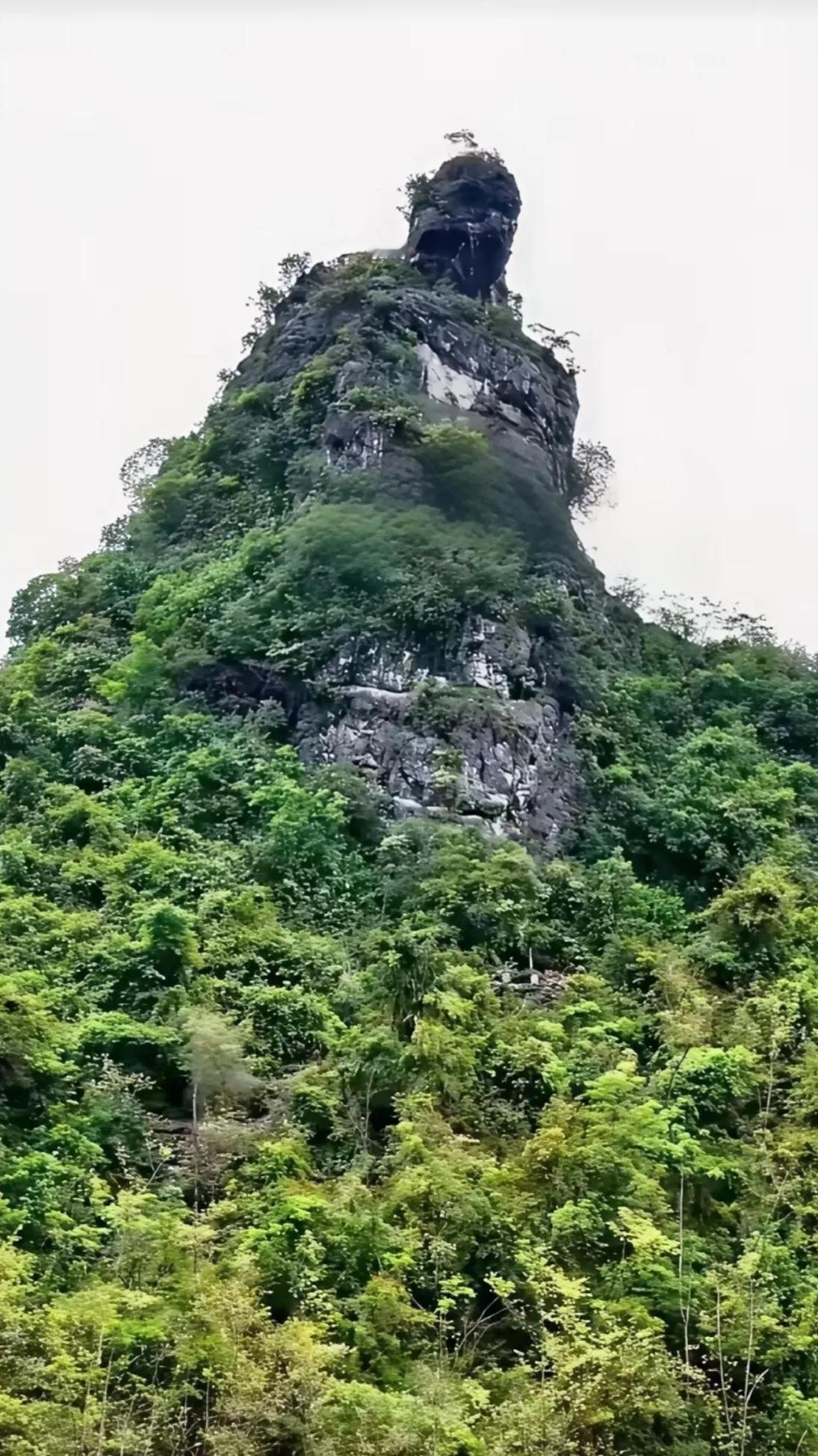 广西有一座貌似古代的将军山被炸。看看这样是不是有点像太平天国之类的反派人物。话说