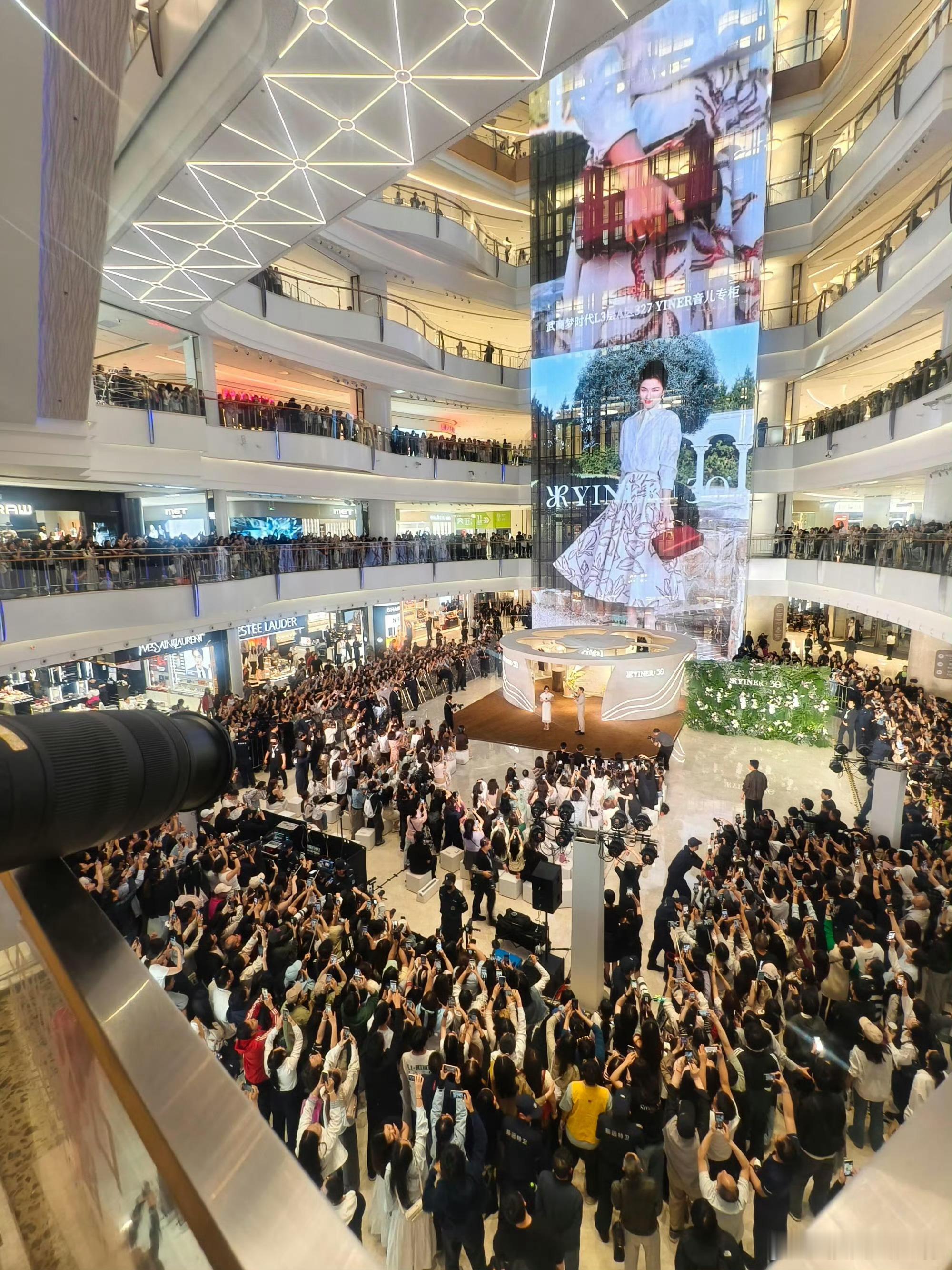 刘涛活动人气刘涛完美诠释优雅质感刘涛活动人气🈶，完美诠释优雅质感