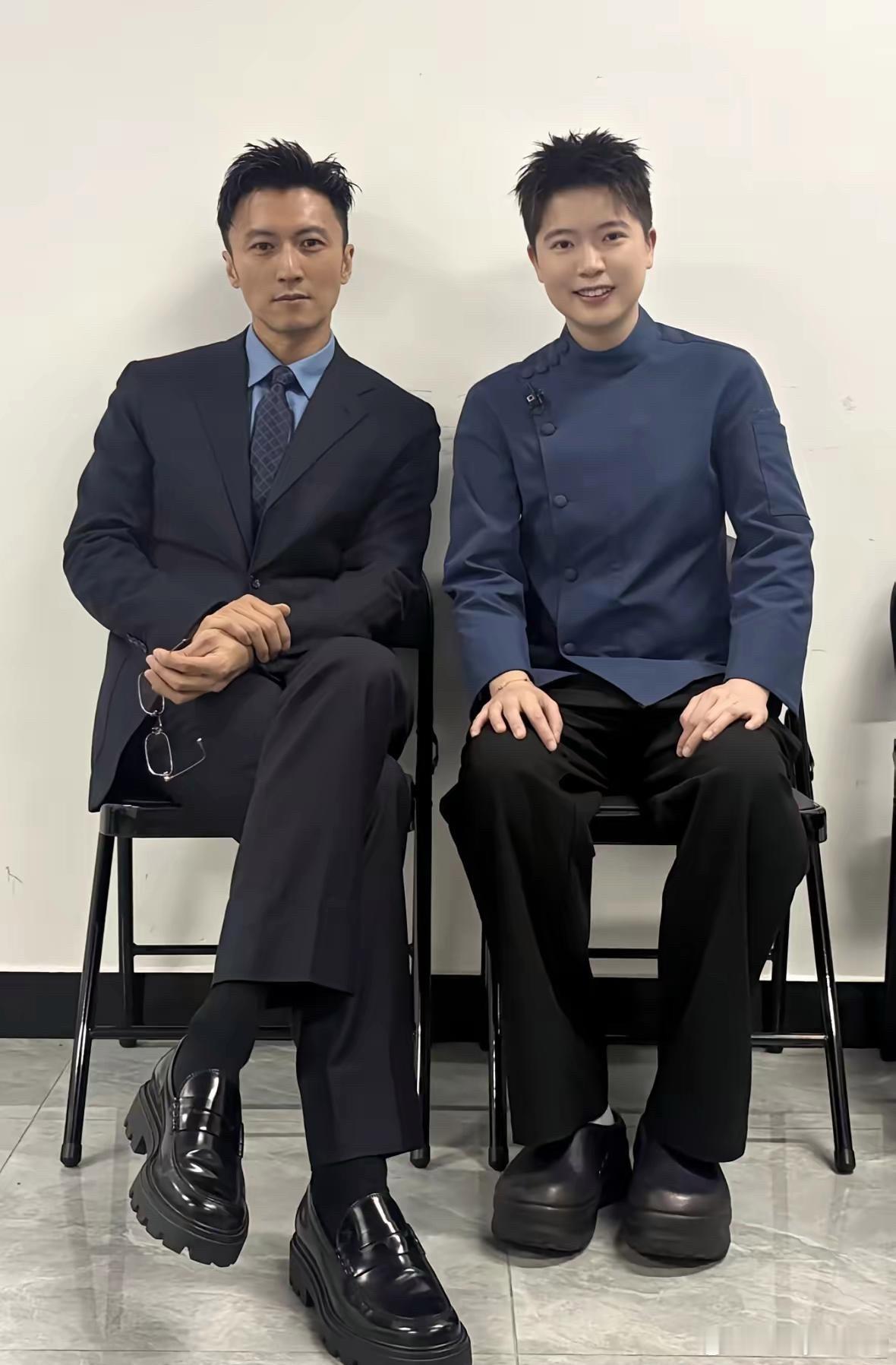 不明白，他们的鞋为啥都长这样，大头皮鞋，底子还那么厚，谢霆锋也不矮吧​​​