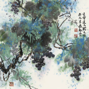 中国美术家协会会员刘文顺，号玄灵道人，将道家修为融入笔墨，创作这幅泼彩葡萄佳作。苍劲老藤盘旋婉转，取