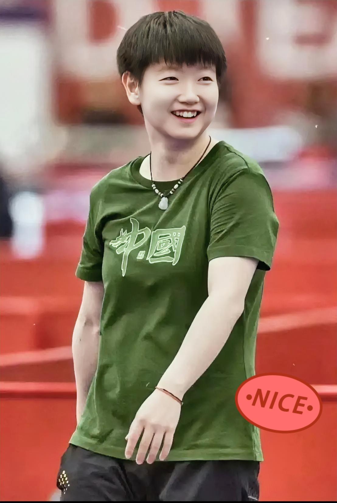 昨儿那个教练名单看了吗？真是挺讽刺的，六个关键位置，愣是没一个是莎莎的“恩师