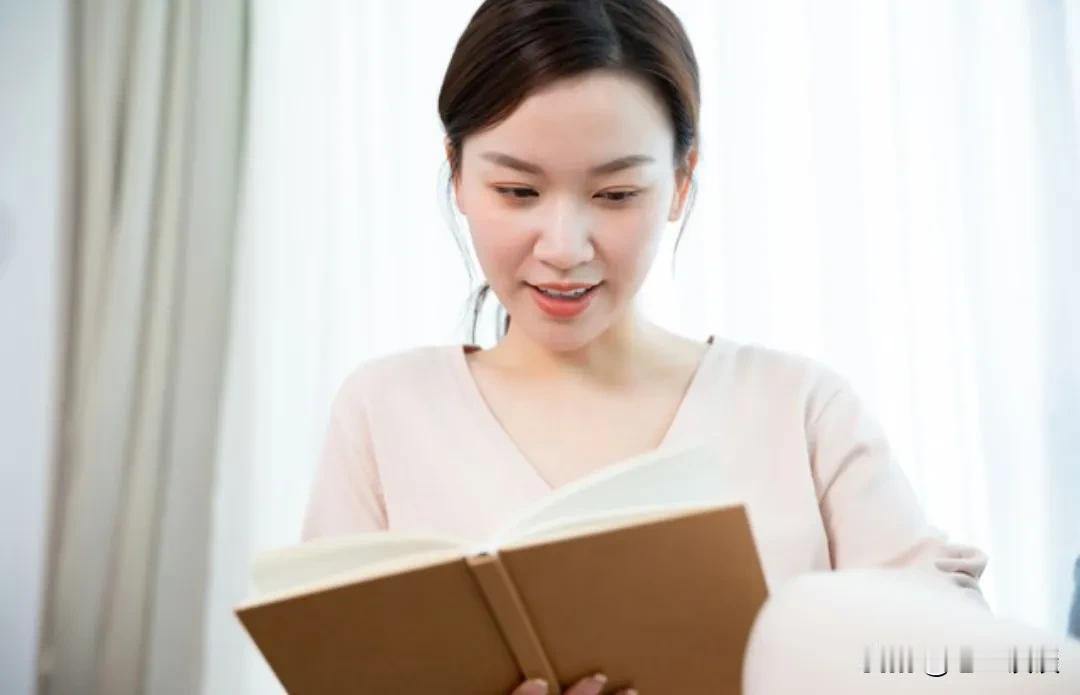 有钱女人的六个特征，你具备几条:1、从来没烫过头发，也没有染发。2、身