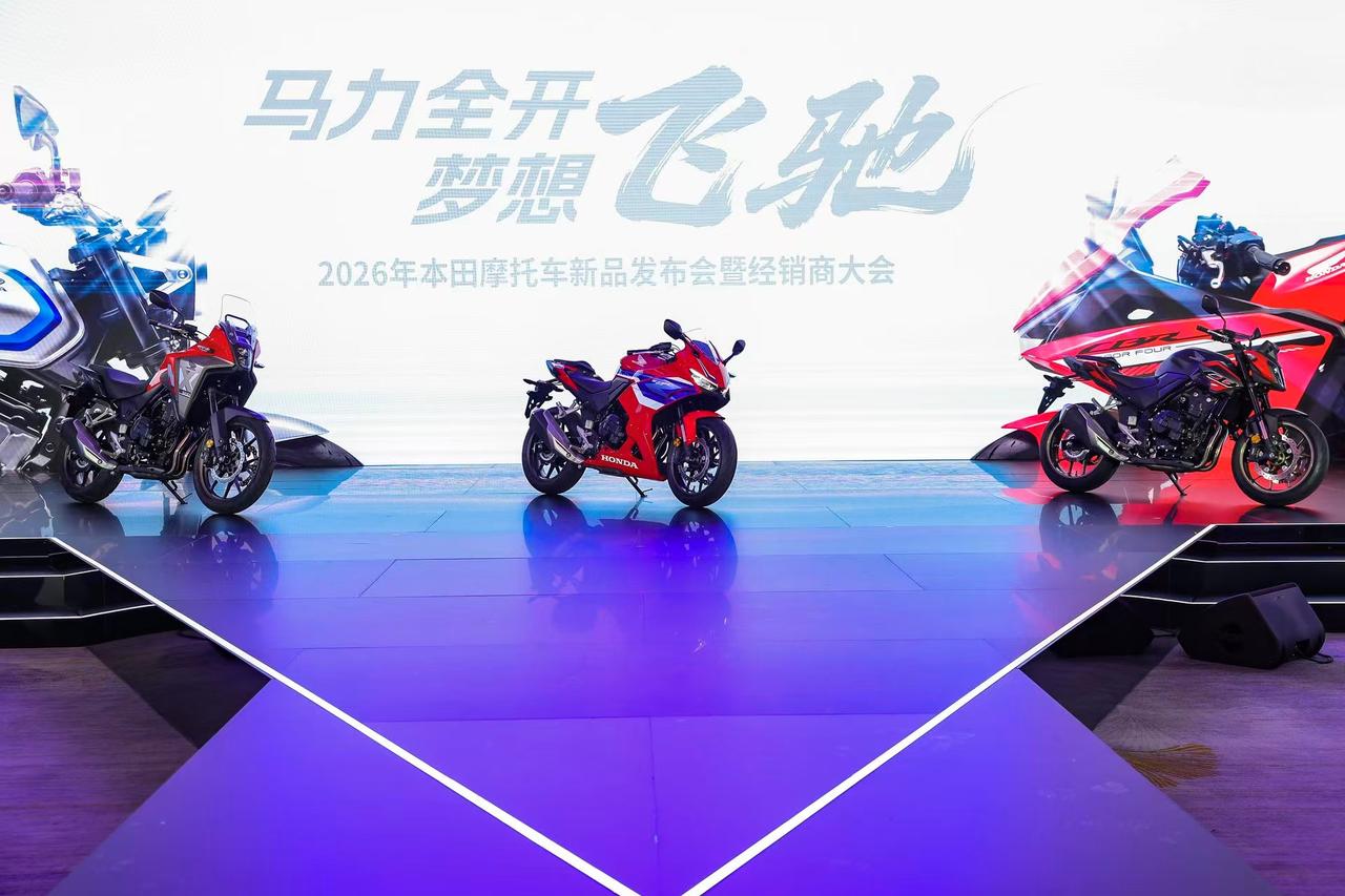 本田发新车了！最重点的肯定是两款四缸车，本田四缸高亢的声浪真是让人兴奋！另外这次