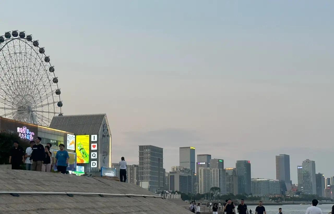 青岛东西岸暗战惊现神反转！西海岸用万亿GDP打脸偏见，地铁1号线正在重塑城市新格