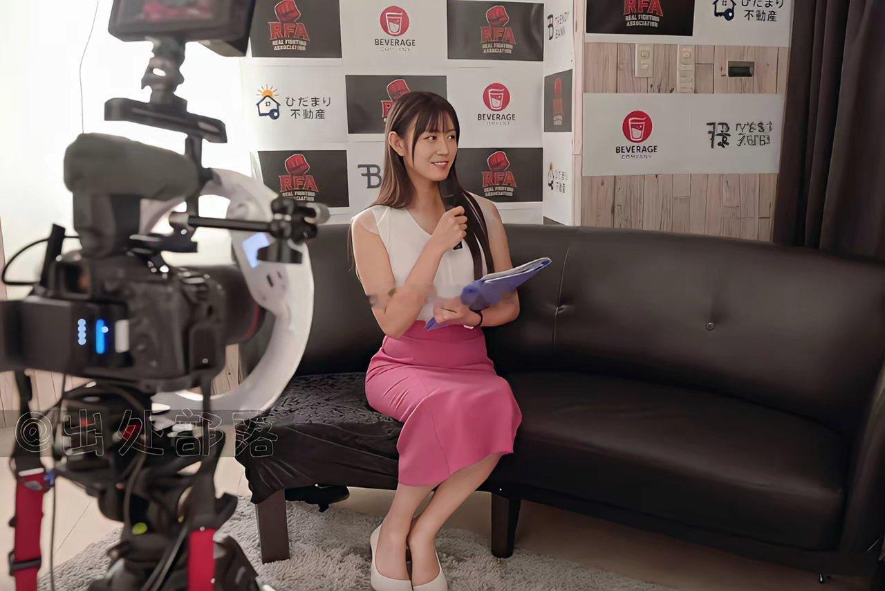 明日叶三叶女主持人