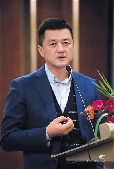 李亚鹏做生意总赔钱？原来他把最珍贵的东西看得比钱重！说起李亚鹏，很多人第