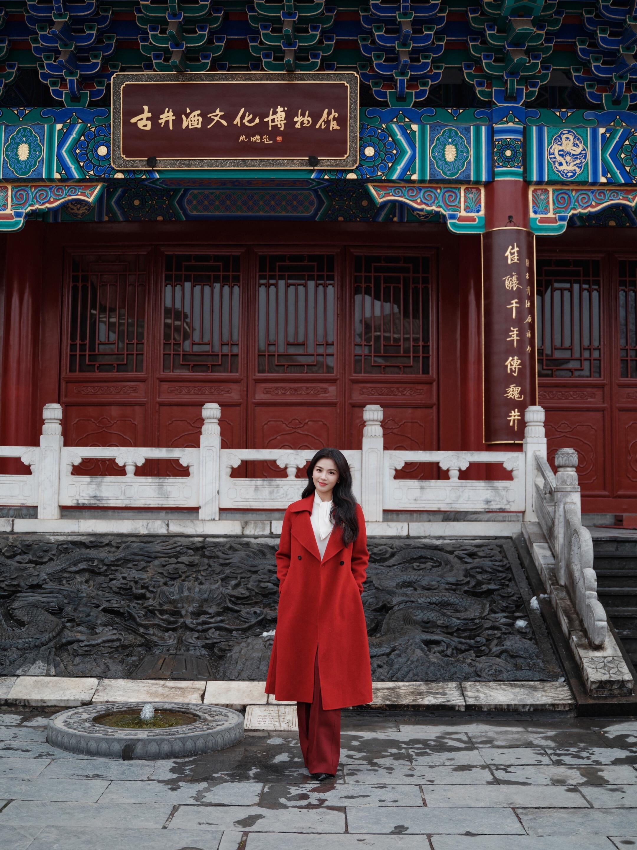 刘涛工作室怎么会一张都没有的啊我要看的接酒图都是发在犄角旮旯里的