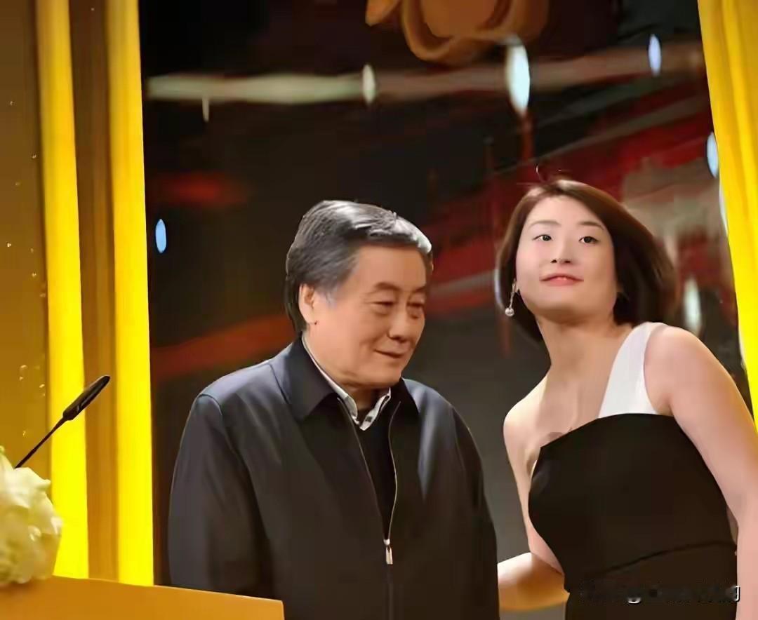 意外！澎湃新闻、第一财经等媒体曝出重磅消息：宗馥莉已于9月12日正式辞去娃哈哈集
