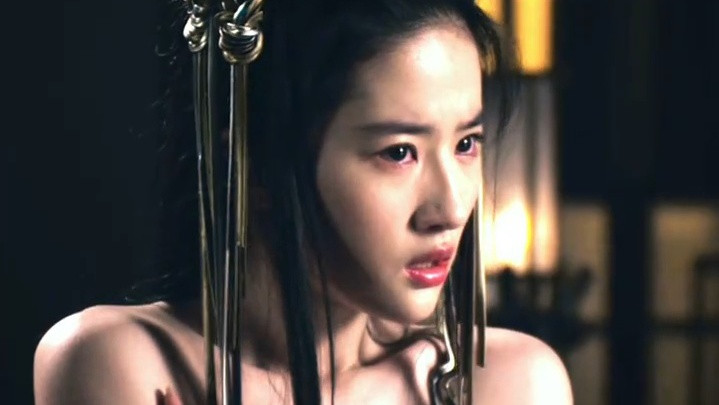 衣衫半褪还是有点肉肉更好看，就像是刘亦菲。