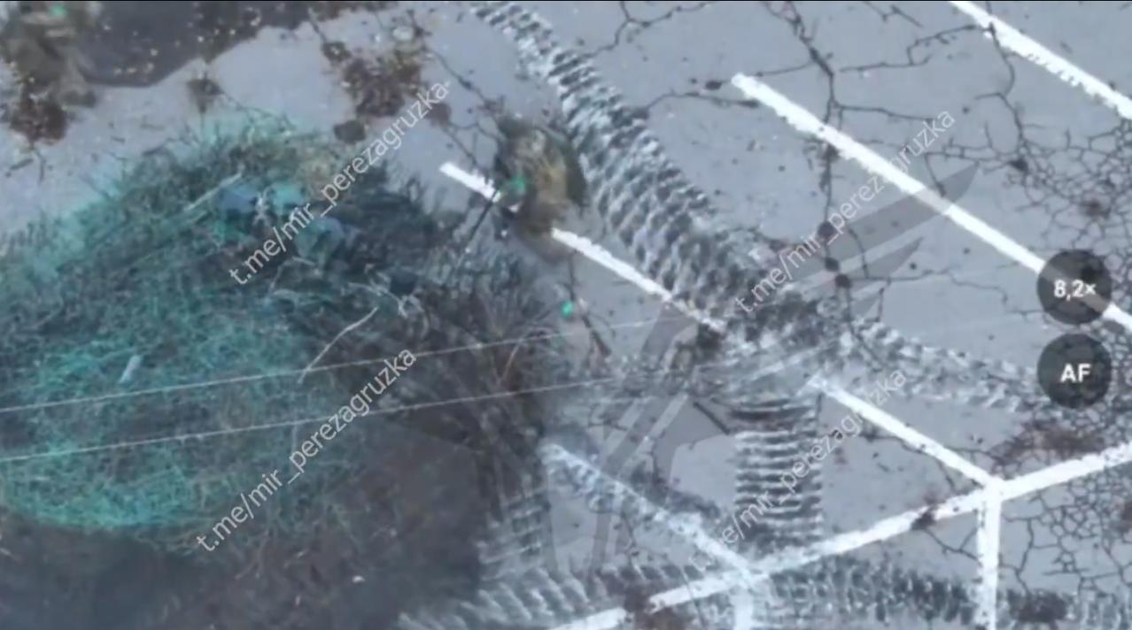 这就是实际情况，俄罗斯无人机监视到了一群乌克兰士兵进入了一位于波克罗夫斯克北部郊