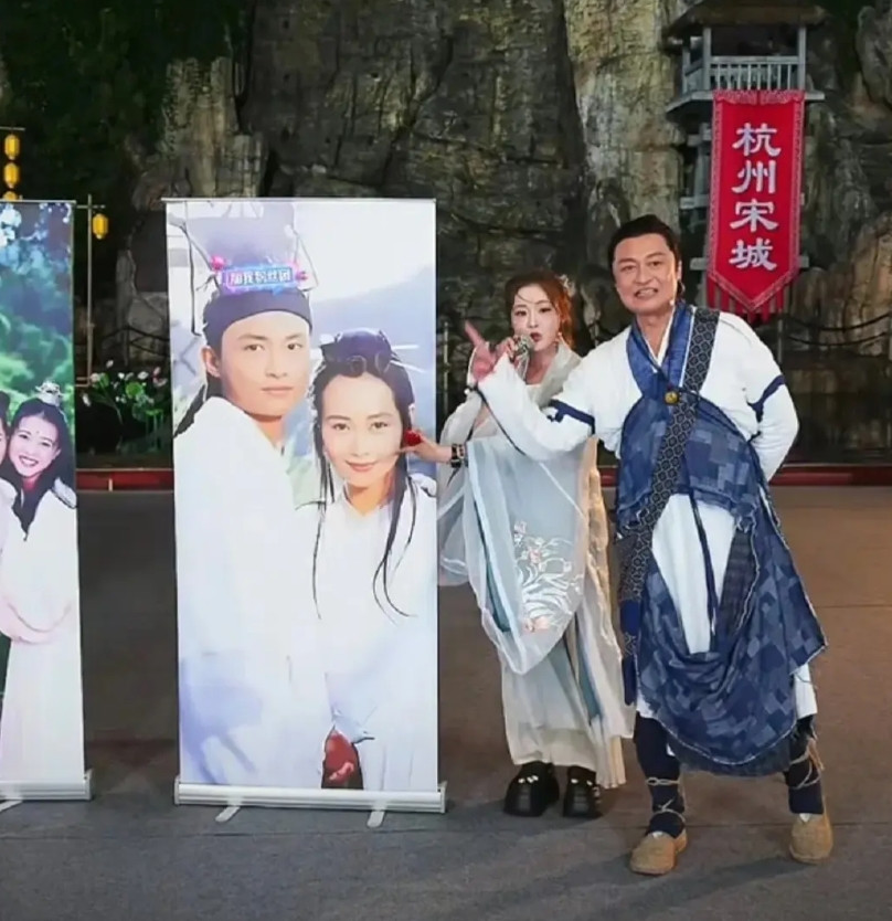 快别心疼马景涛了，他根本不需要大家的同情，他儿子读的上海宋庆龄学校，一年的学费顶