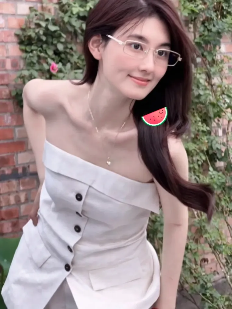 韩沛颖很难再火的原因是什么呢？因为她直播的时候情绪崩溃了，一边哭一边骂经纪人：“我戏那么多，怎么可能