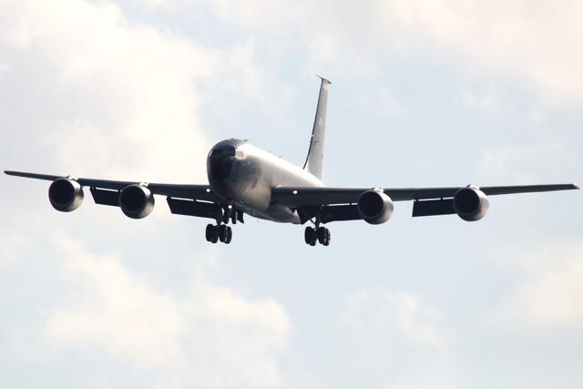 万万没想到，美军在自家地盘外又栽了。3月12日，一架KC-135R加油机直接坠