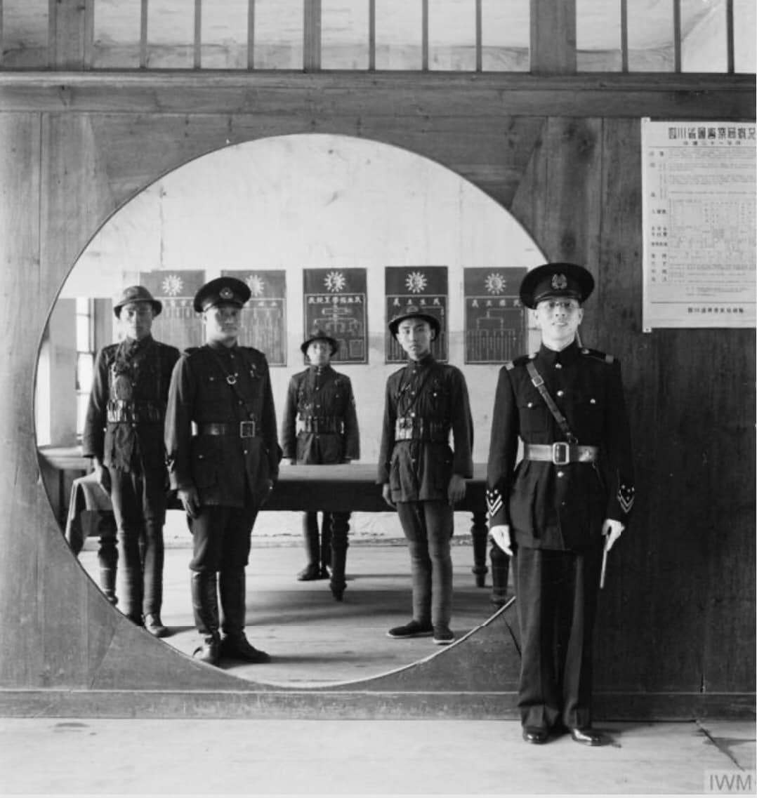1944年，成都警察。（拍摄：CecilBeaton）