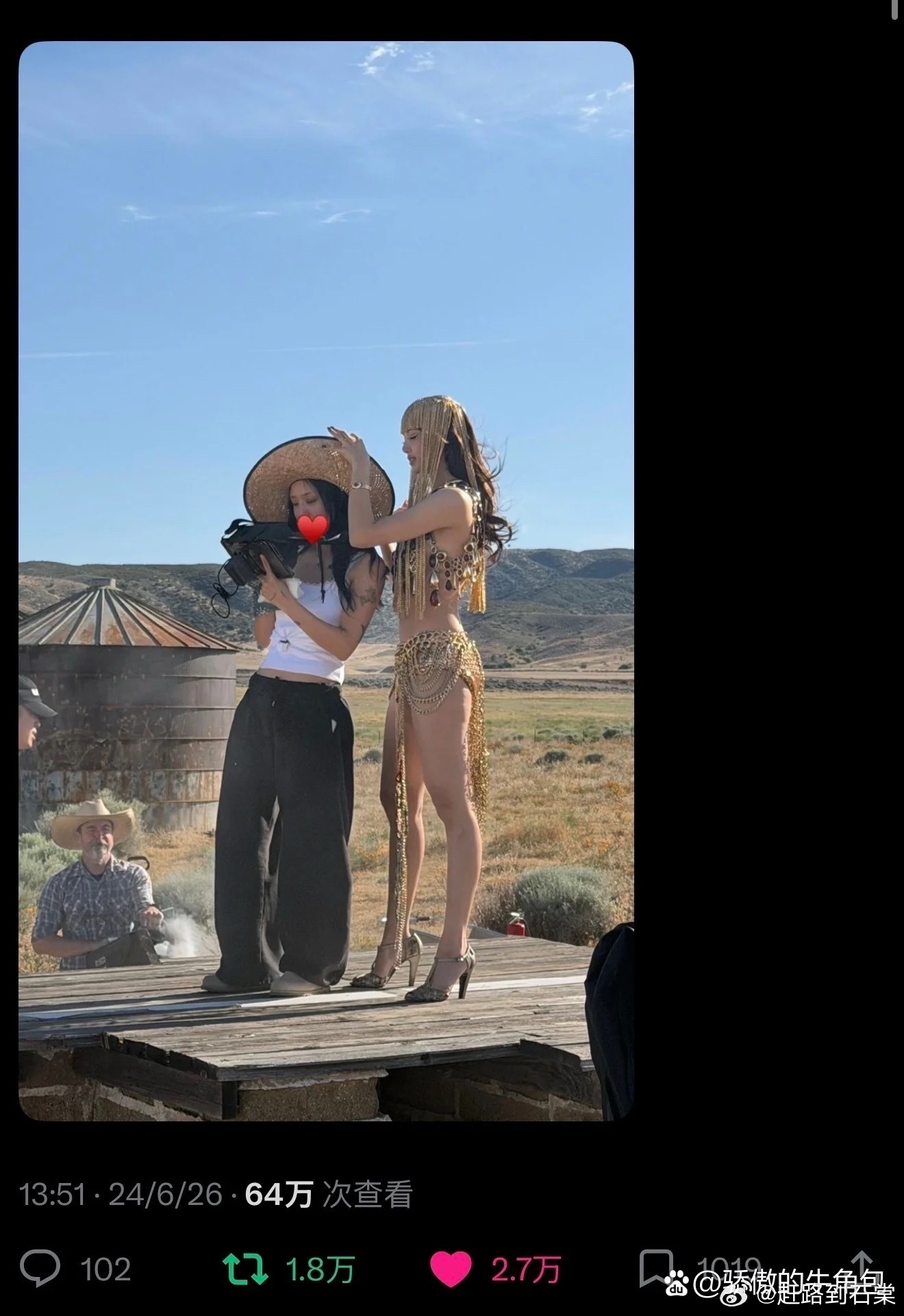Lisa这张杂志拍摄在外网火🔥了，你觉得为什么随手拍的这张能火？