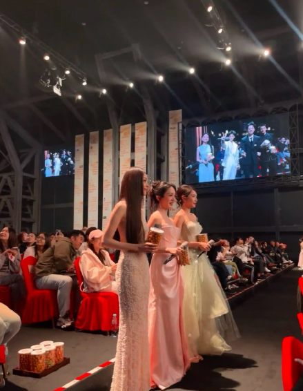 娜扎的身高真的超越了不少女星​​​