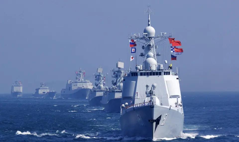 美国轰炸驻南联盟大使馆时，中国人民强烈谴责。美国在南海撞机致英雄王伟牺牲时，中