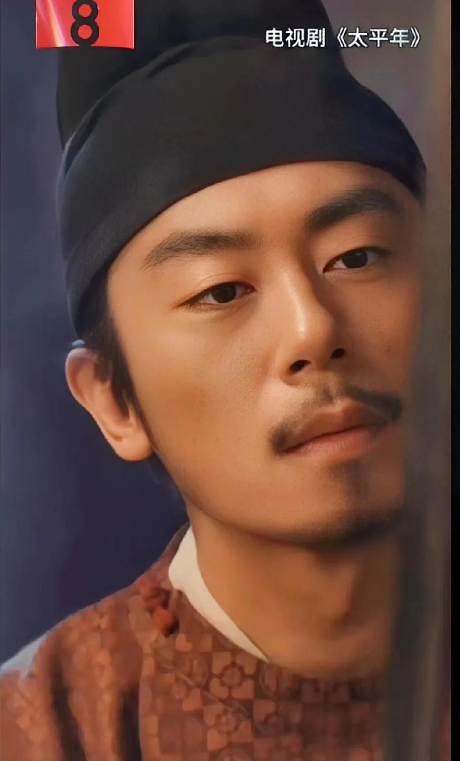 朱亚文这把稳了，刚演完李成再出圈后，风评上涨，央八准备早点上演他的《太平年》剧里