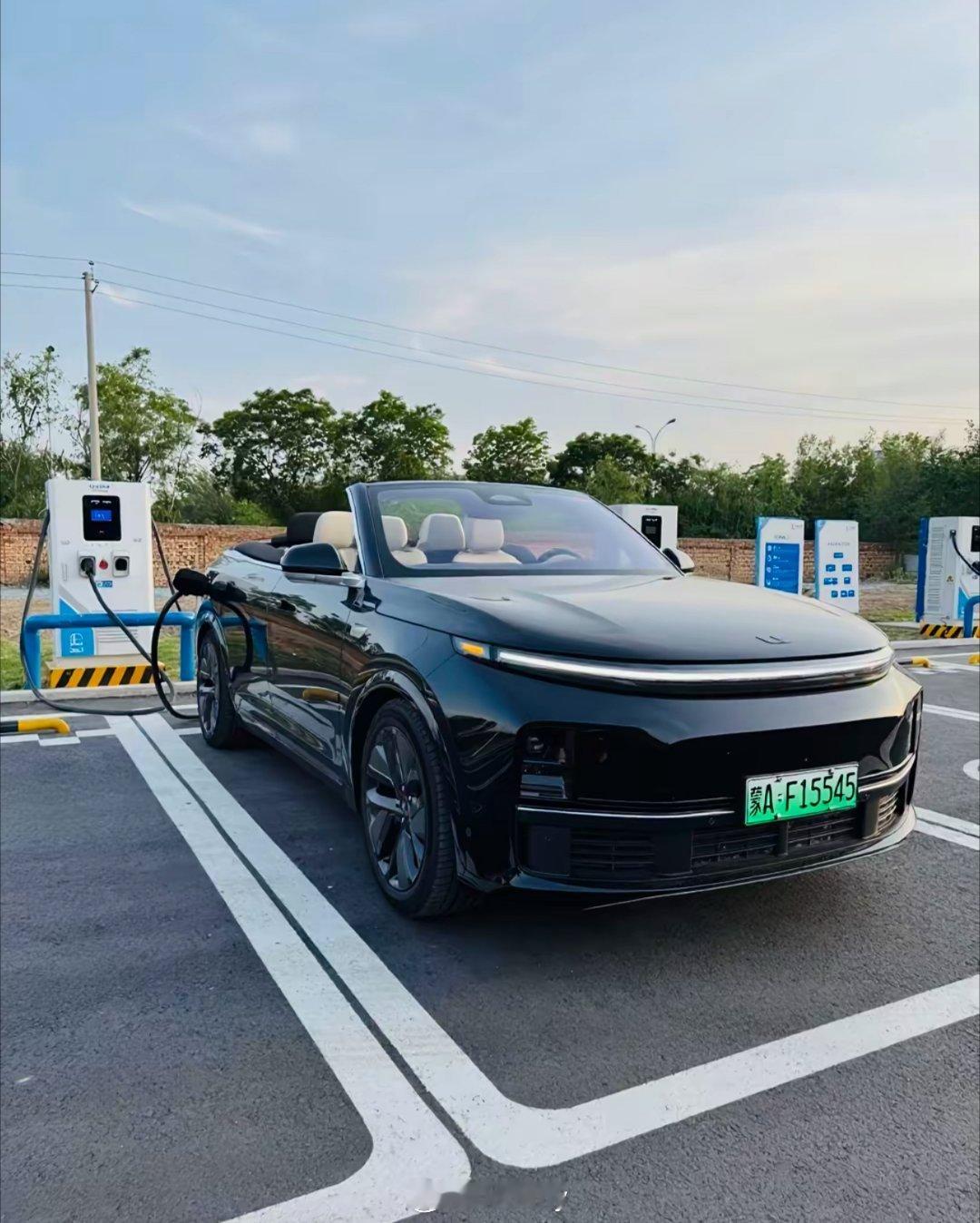 最近好像很流行做这种ai改的敞篷车？[doge]理想L9新能源汽车​​​