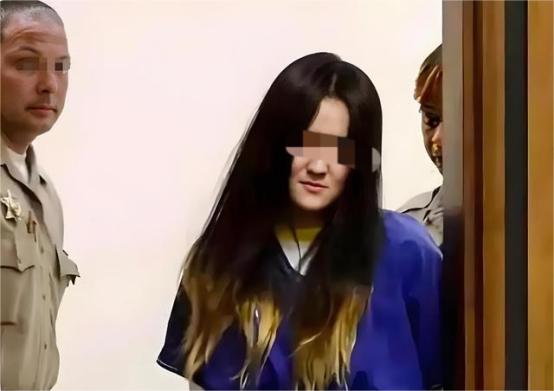 2015年，赴美女留学生拿烟头烫同学，扇耳光，法庭上她目中无人，公然叫嚣：“能快