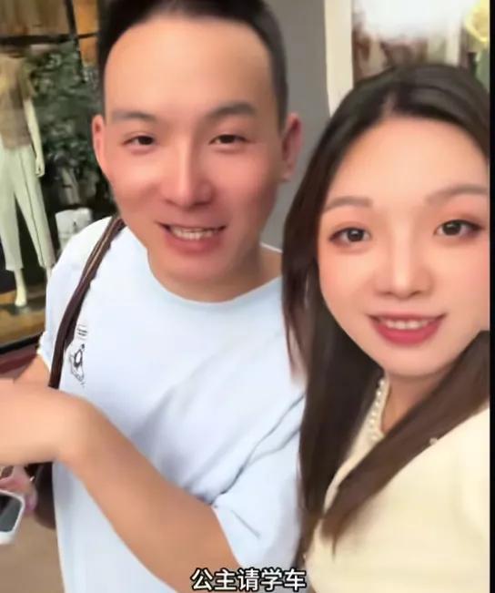 刚刚大妹发视频，说爸爸和哥哥带她去学车，我以为兄妹俩在爸爸的资助下一起学车呢，原