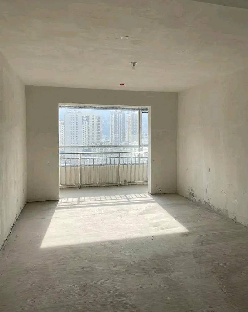 请问客厅装修好后，是挂机空调好呢，还是柜机空调好呢？和家里人商量半天，各抒已见