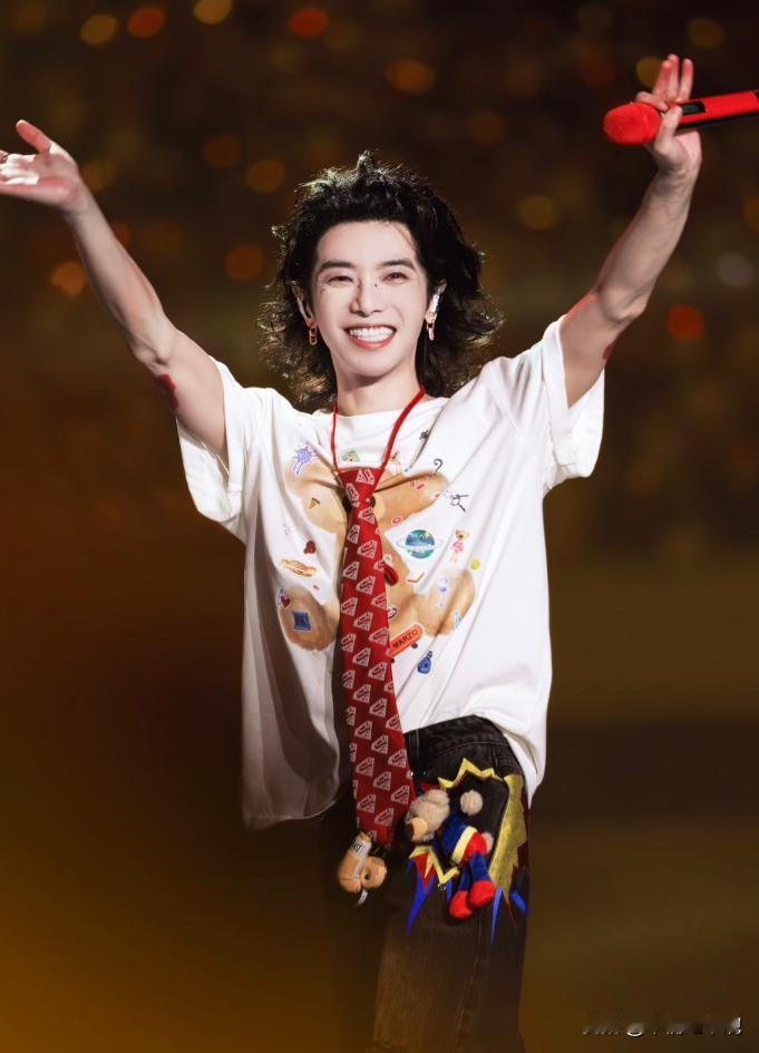 我敢打包票现在可能很多人都知道了，刚开完演唱会的华晨宇，他公开表示欢迎同行来