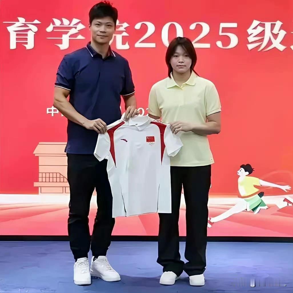 36岁的苏炳添怎么也想不到！自己都当上院长了，只是和全红婵合了张影！居然又