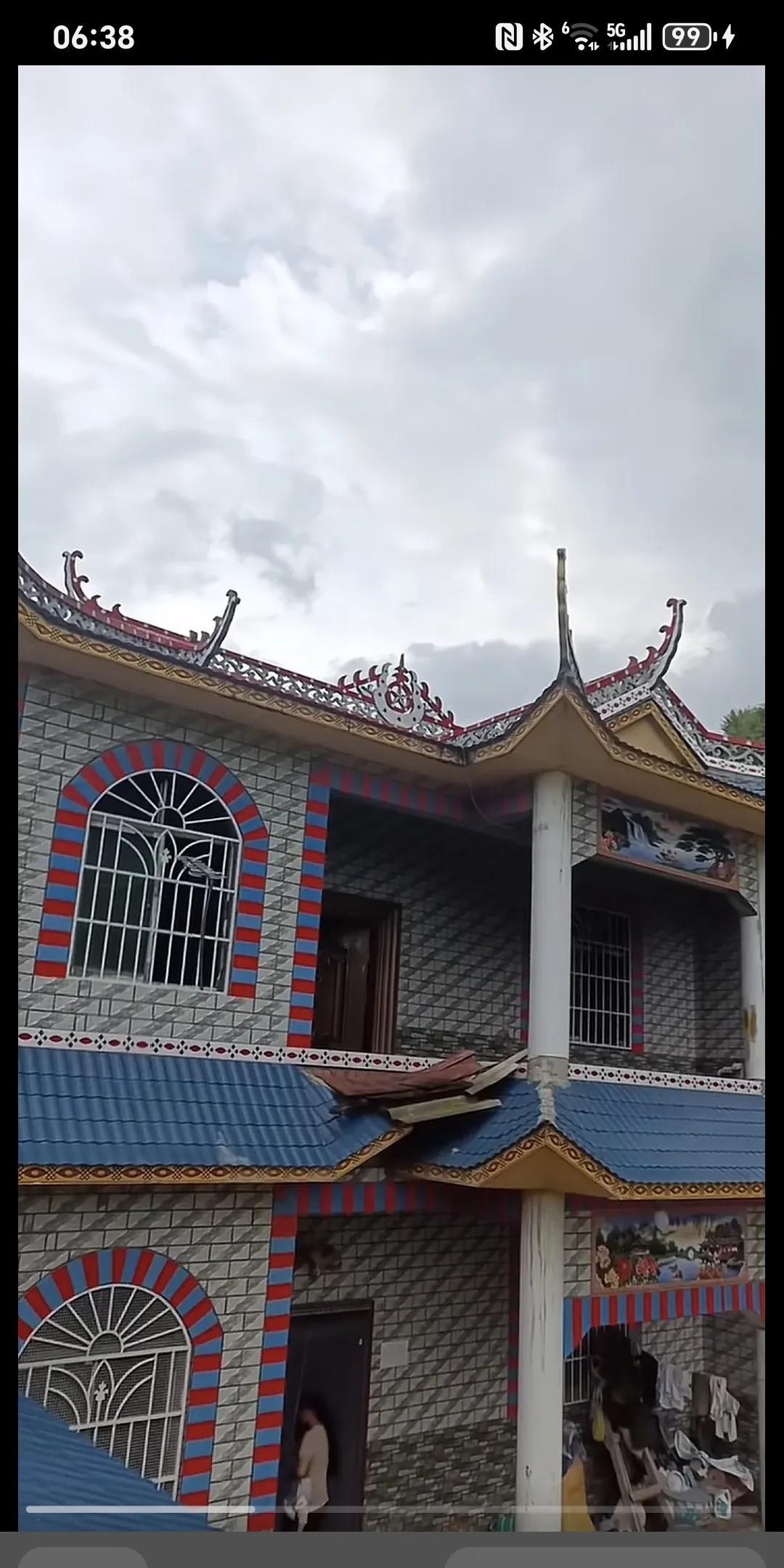 这老表家的房子修好了，还有点好看，就是有点特别......这个房子外棺大气，内