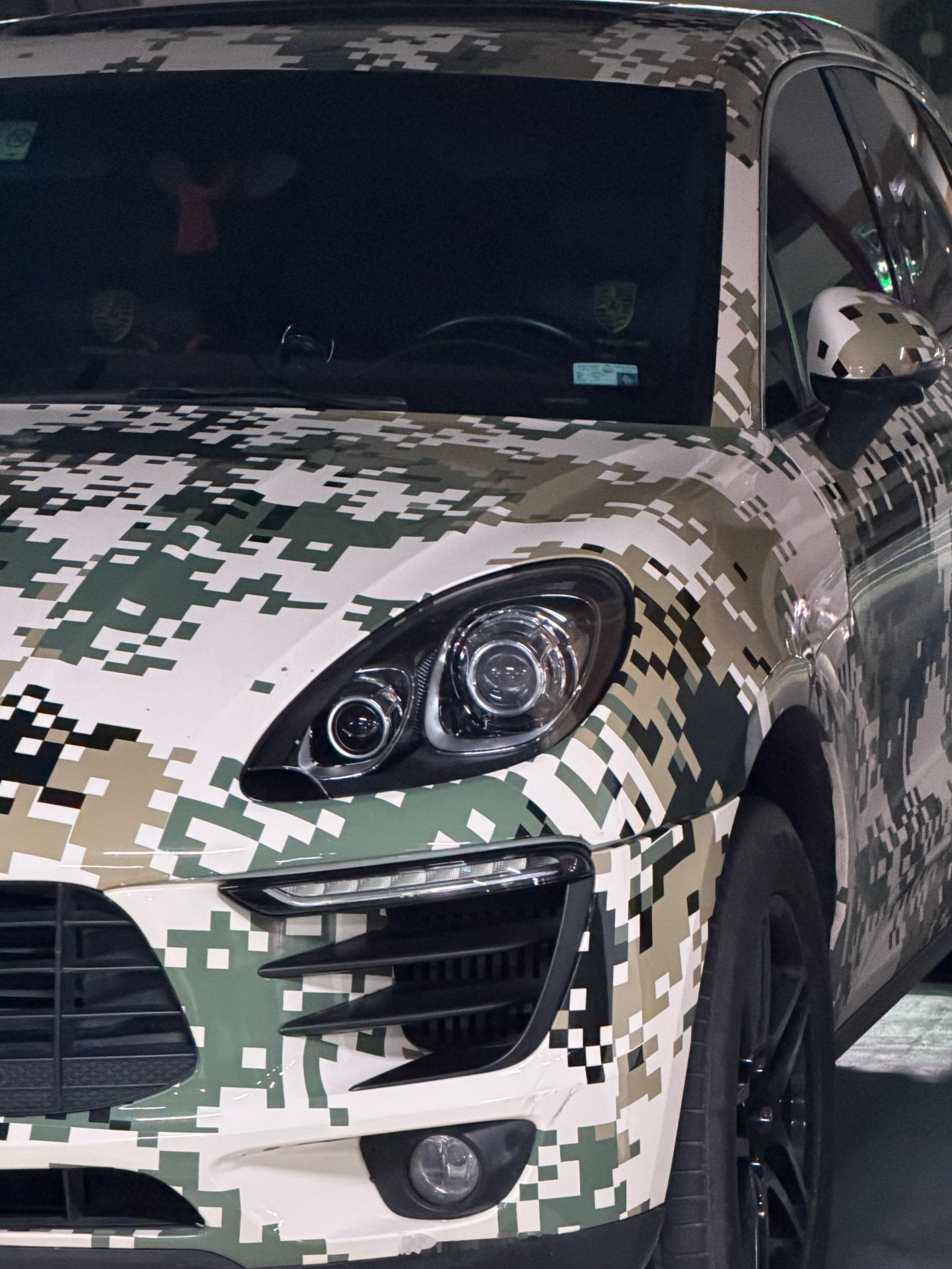 这花色怎么样？保时捷