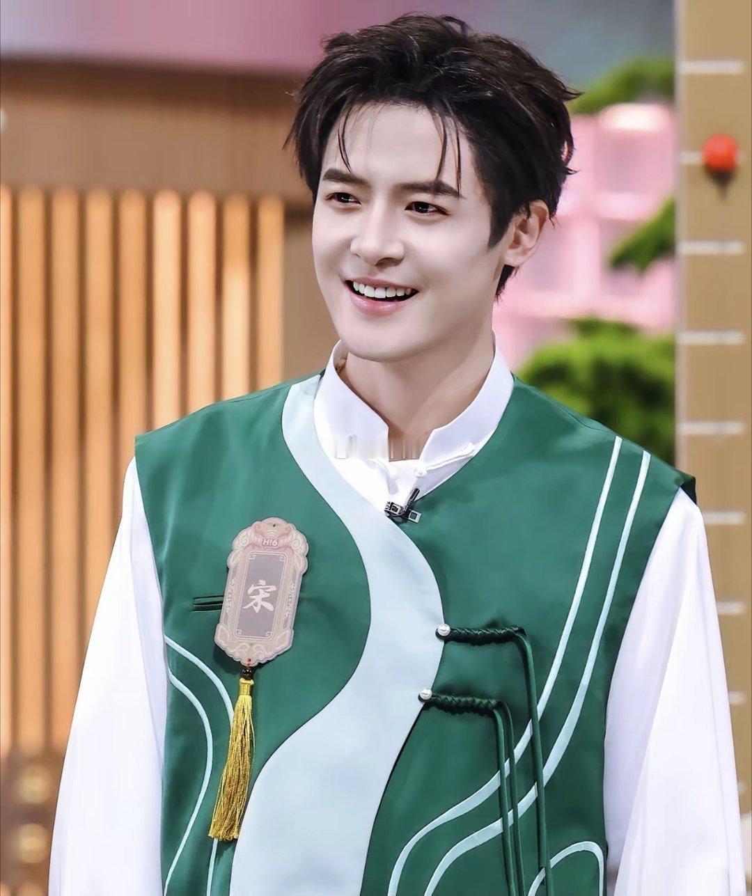 付辛博突然就火起来了，不是因为演了《庆余年》的大皇子，也不是因为颖儿经常夸他，估