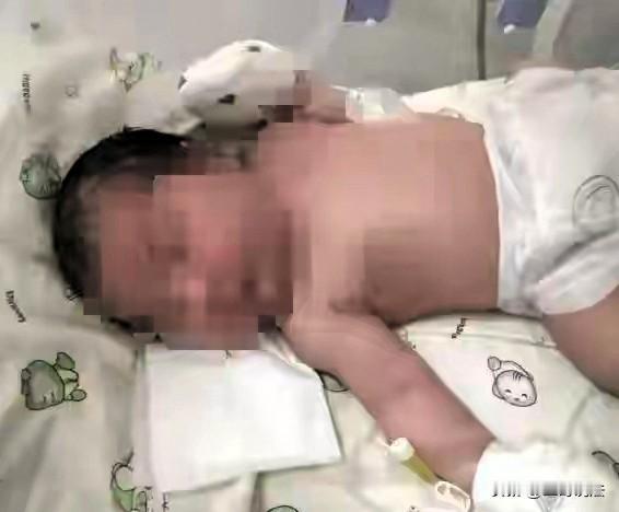 不生也是一种善良！湖北咸宁，一53岁男子和37岁女友同居，女友生下8斤的女儿，可