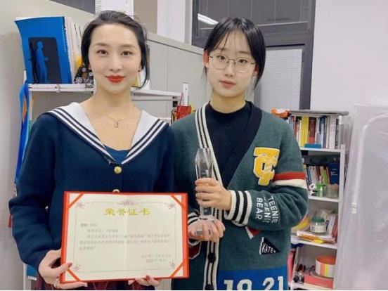 裴秩在2024年被北理工票选为“我爱我师”最受欢迎专业课教师。校内专访文章说，