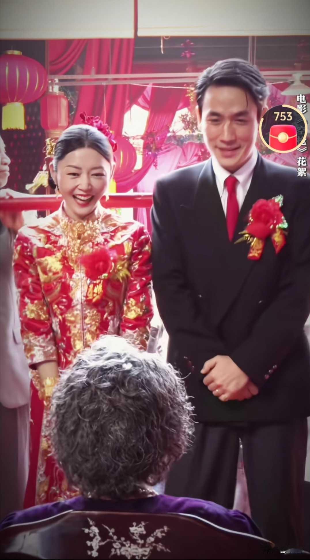 朱一龙和卫诗雅在电影《空枪》中结婚花絮，好甜！前几天百花奖朱一龙拥抱卫诗雅上了
